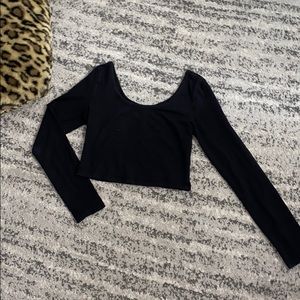 black long sleeve crop top